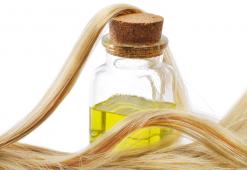 Trattamento all'olio per capelli. Ecco perchè è meglio del balsamo